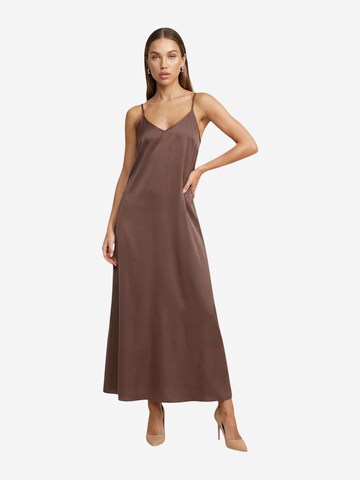 Abito 'Onlmadeli Oaklyn Strap Long Dress Wvn 15371094' di ONLY in marrone: frontale