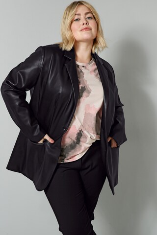 Sara Lindholm Blazer in Black: front