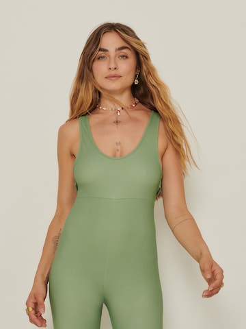 Tuta jumpsuit 'Alica' di ABOUT YOU x Sofia Tsakiridou in verde