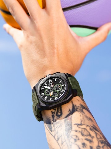 Montre à affichage analogique Lotus en vert