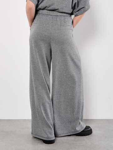 Apricot Wide leg Trousers ' ' in Black