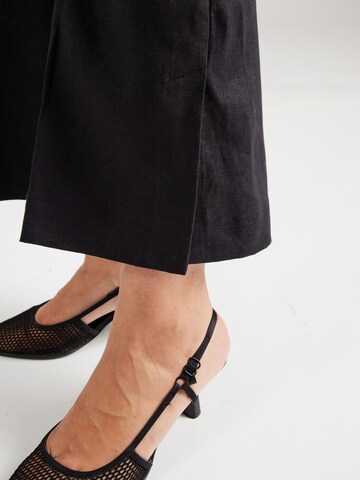 Wide leg Pantaloni con piega frontale di & Other Stories in nero