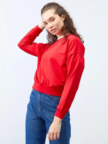 Sweat-shirt Tommy Life en rouge : devant
