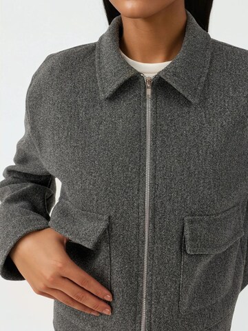 Hiccup Between-Season Jacket in Grey
