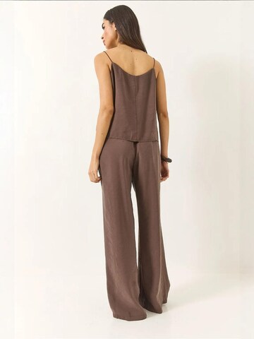 Completo pantalone di Bianco Lucci in marrone