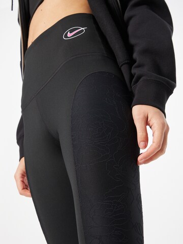 NIKE Skinny Sporthose in Schwarz