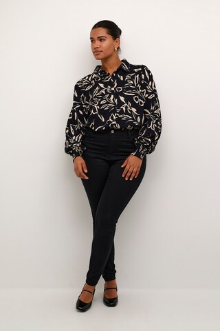 KAFFE CURVE Blouse 'KC Flora' in Zwart