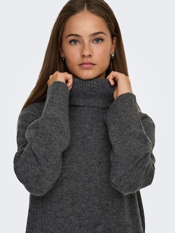 Robes en maille 'ONLHouston' ONLY en gris