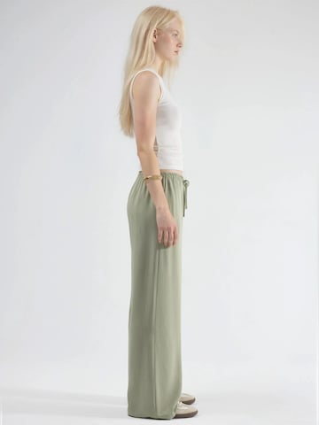 Hiccup Loose fit Trousers in Green