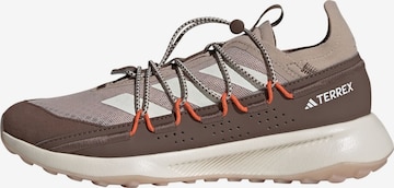 Chaussure basse ADIDAS TERREX en marron : devant