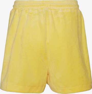 Regular Pantalon 'UNICA' VERO MODA en jaune