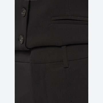 Coupe slim Pantalon à plis Nicowa en noir