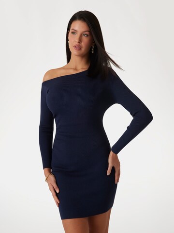 GUESS Knitted dress in Blue: front