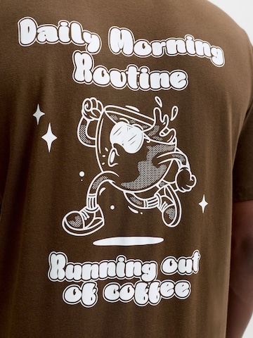 T-Shirt 'JJBrewy' JACK & JONES en marron