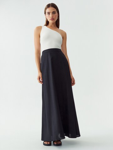 Calli Skirt 'ATARA' in Black: front