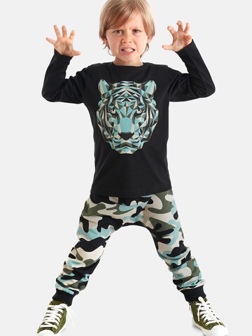 Denokids Trainingspak 'Camo Tiger' in Zwart: voorkant