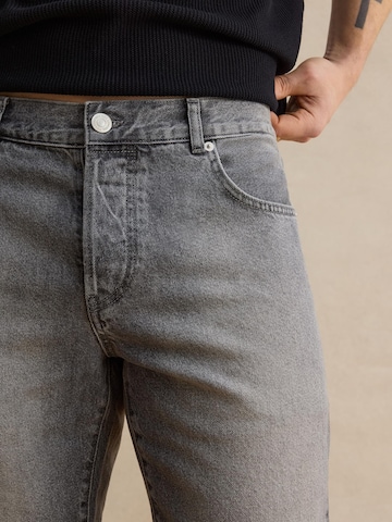 DAN FOX APPAREL Regularen Kavbojke 'Jack' | siva barva