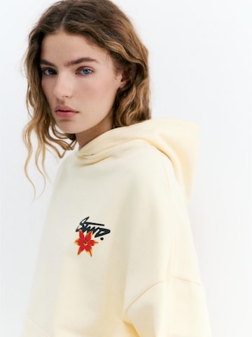 Pull&Bear Суичър 'STWD' в кафяво