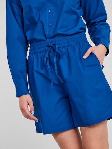 PIECES Loosefit Shorts 'Ava' in Blau