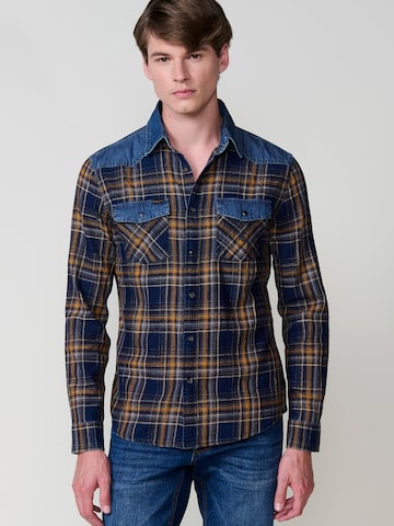 Coupe regular Chemise KOROSHI en bleu : devant