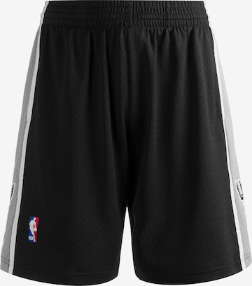 Mitchell & NessLoosefit Hlače 'NBA San Antonio Spurs' - crna boja: prednji dio