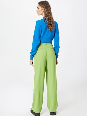 Flared Pantaloni con pieghe 'Velia' di minus in verde