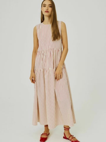 NORR Letní šaty 'Linna' – červená: přední strana