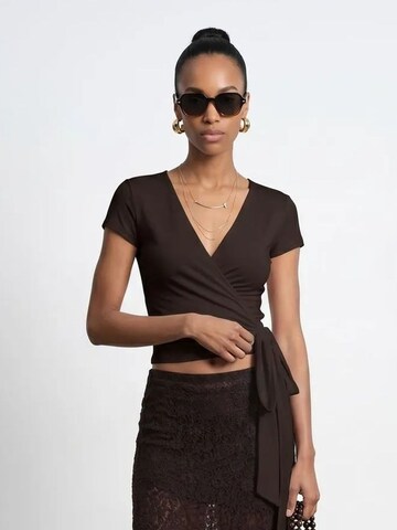 T-shirt Dilvin en marron : devant