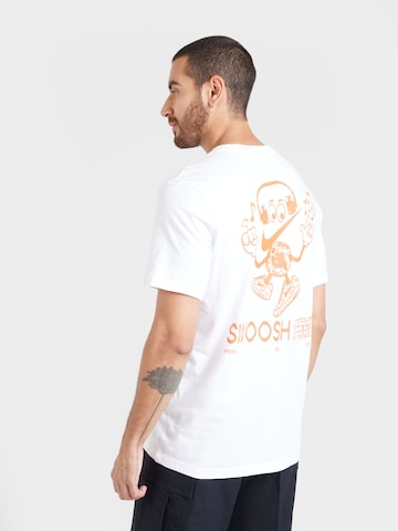 T-Shirt Nike Sportswear en blanc : devant