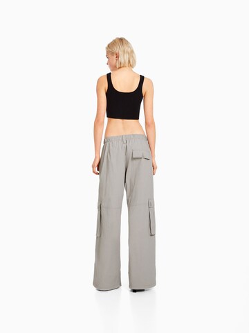 Bershka Wide leg Cargo trousers in Grey