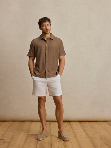 DAN FOX APPAREL Comfort Fit Риза 'Albert' в бежово