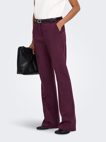 regular Pantaloni di ONLY in rosso