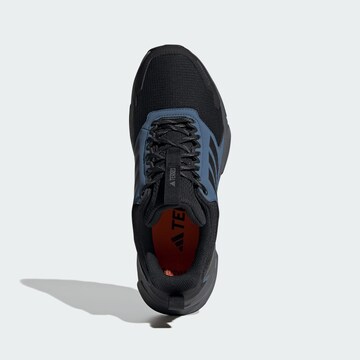 Chaussure basse 'Tracefinder 2' ADIDAS TERREX en noir