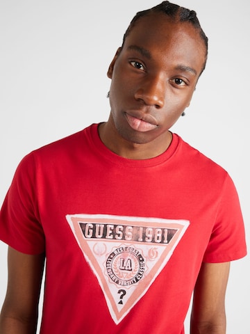 T-Shirt GUESS en rouge