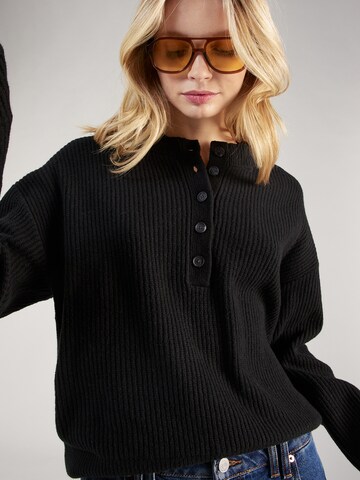 GAP Sweater in Black