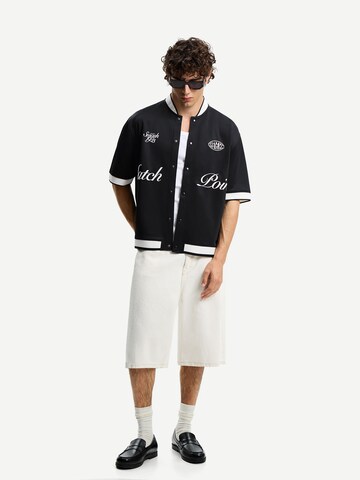 Comfort fit Camicia di Bershka in nero