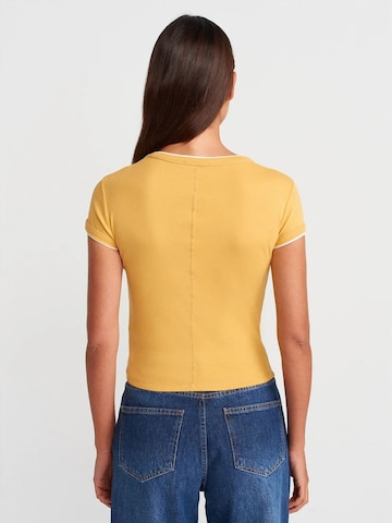 Maglietta 'T-Shirts' di Dilvin in giallo
