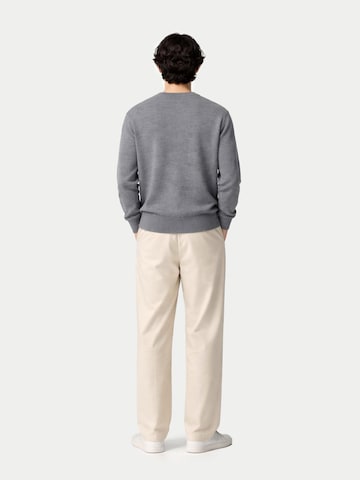 GOBI Cashmere - Jersey 'Men's Essential Cashmere V-Neck Sweater' en gris