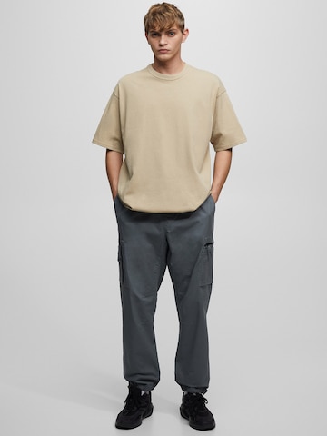 Pull&Bear Tapered Cargo trousers in Grey: front