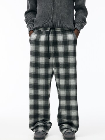 Pull&Bear Loosefit Hose in Grau: Vorderseite