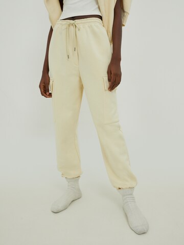 Effilé Pantalon 'Reese' EDITED en beige : devant