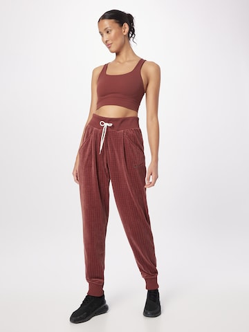 Nike Sportswear Tapered Pleat-front trousers in Brown