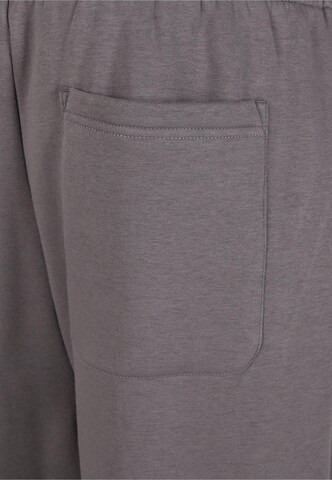 Tapered Pantaloni di Urban Classics in grigio