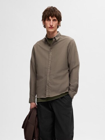 SELECTED HOMME Слим Рубашка 'SLHOwen' в Коричневый: спереди
