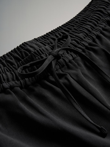 The Set Wide Leg Hose in Schwarz