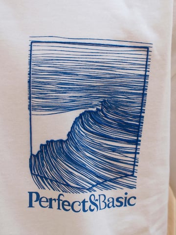 Perfect&Basic - Camiseta 'Oversize Tee Unisex – “Ola Azul”' en azul