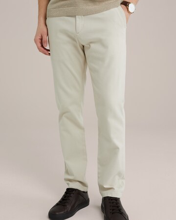 WE Fashion Slim fit Chino trousers in Beige: front