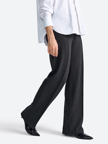 Wide leg Pantaloni de la Rich & Royal pe negru