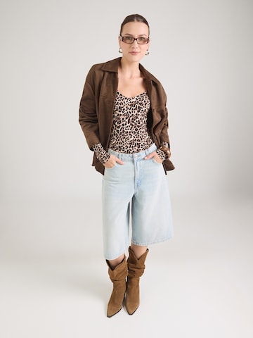 ABOUT YOU Боди-футболка 'Drew' в Коричневый