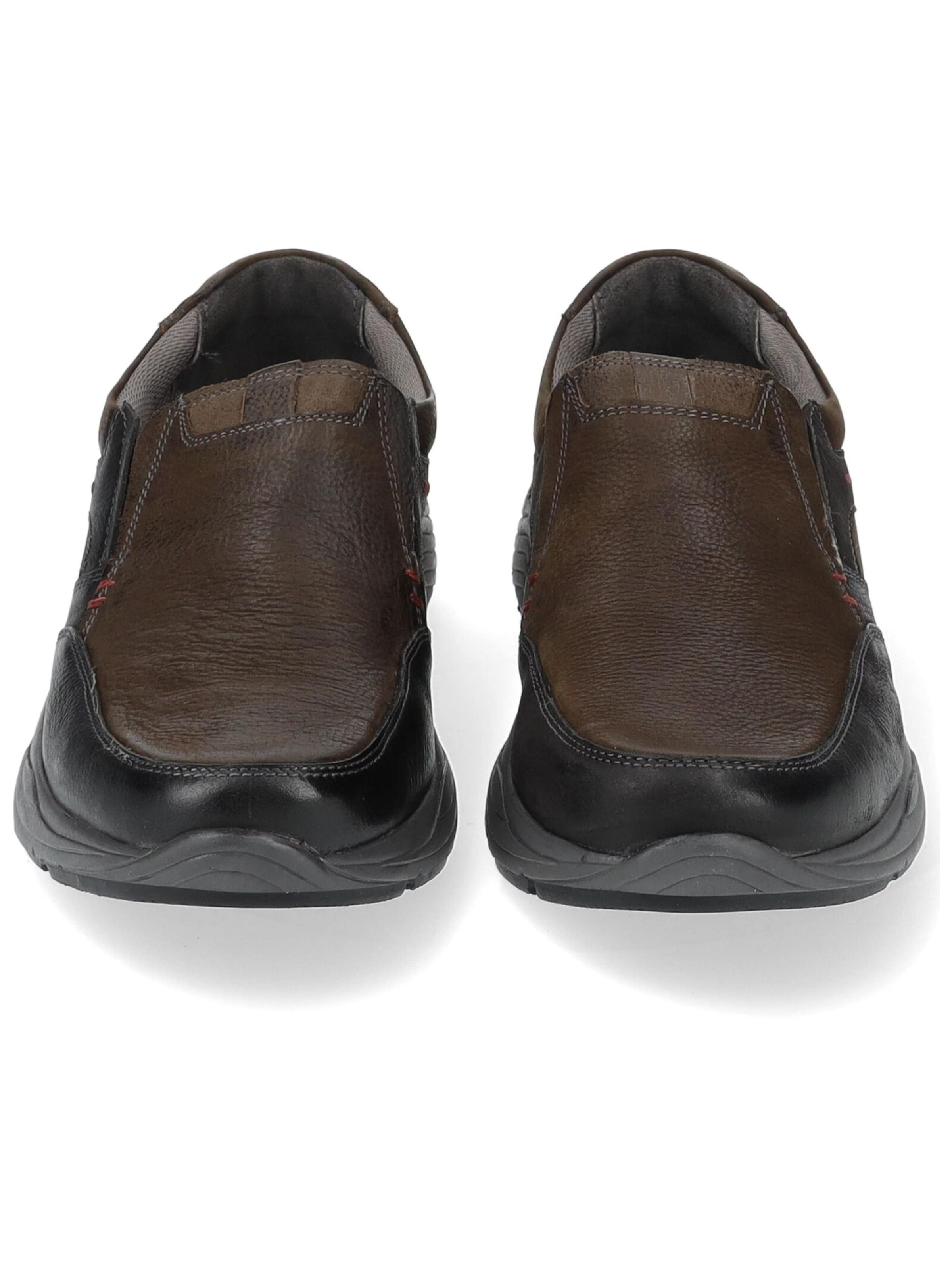 HUSH PUPPIES Classic Flats in Brown